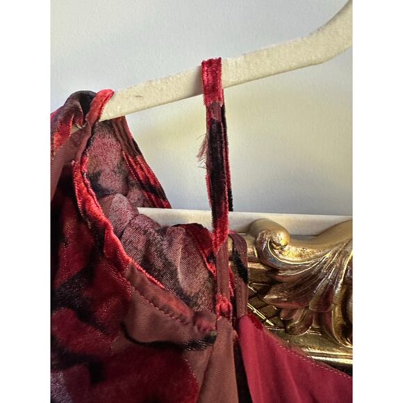 Hutch x RTR Red Velvet Floral Burnout Ruffle Gown Size Medium * - Picture 8 of 9